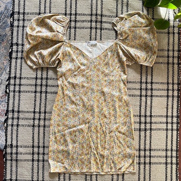 Zara floral puff sleeve fitted heart neckline mini dress - Picture 2 of 7